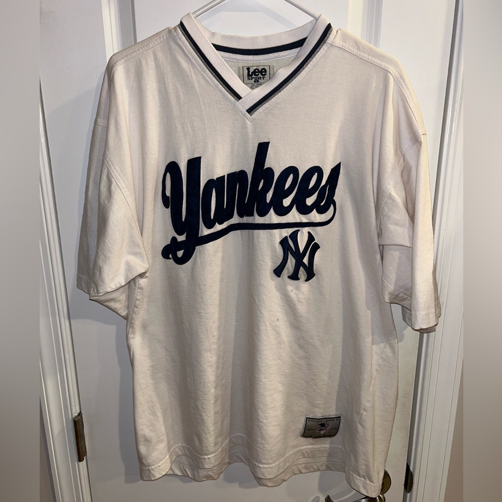 New York Yankees Men’s Baseball Shirt Size Large Officially Licensed MLB